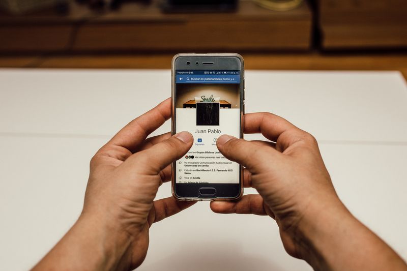 Contacting a real estate agent by phone