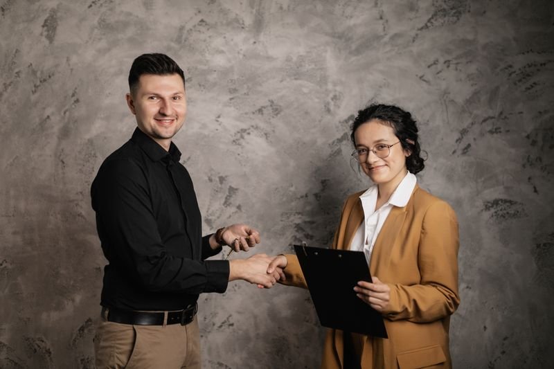 A long-term agent and investor partnership